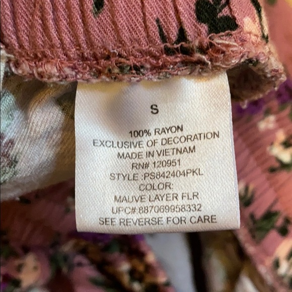 Pink Republic cute Small flower shorts :) - Picture 3 of 4